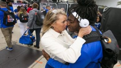 Dan Mullen’s Wife Kissing Players Gets Surprising Reaction