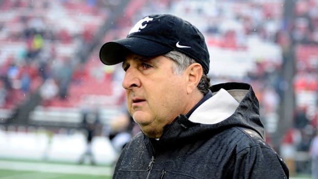 Surprising Coaching Candidate Emerges For Washington State