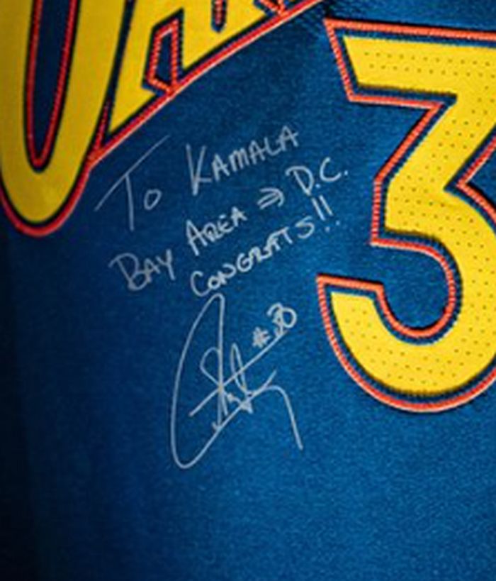 Warriors Star Steph Curry Offers Special Gift To Kamala Harris (Photos) 2