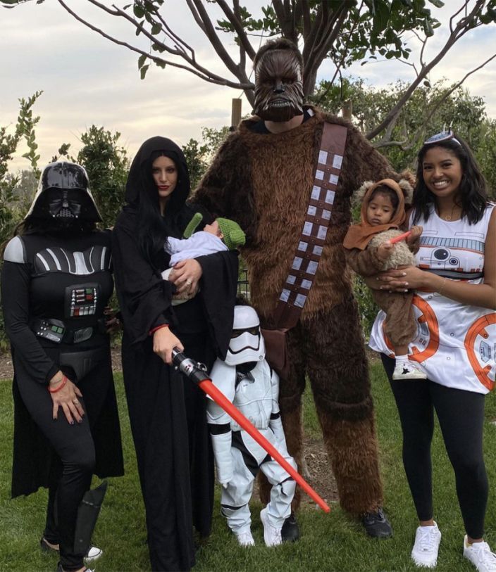 Vanessa Bryant Posts A Heartwarming Photo With Her Daughters, Gasol's And  Pelinka's Families Dressed Up For Halloween - Fadeaway World