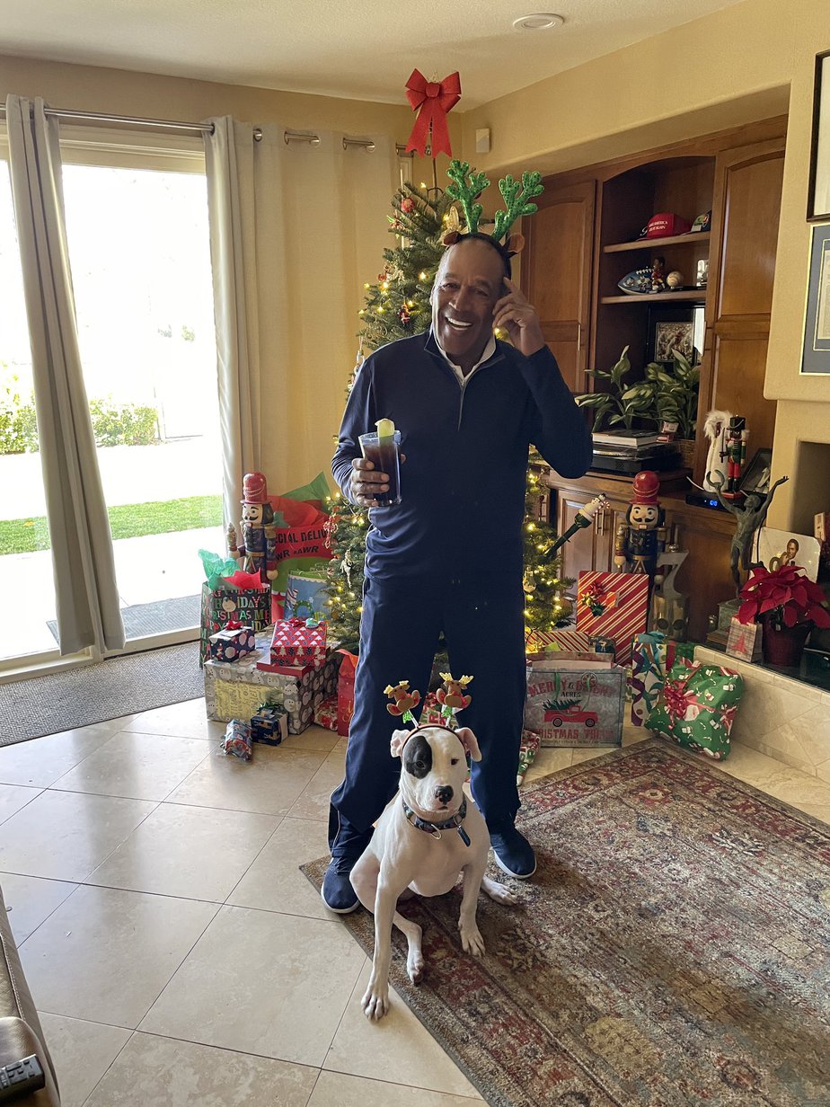 OJ Simpson’s MAGA Hat Sparks Outrage On Social Media (Photos) 1