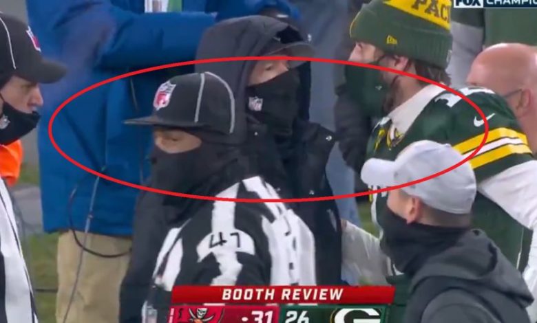 Aaron Rodgers Held Back From Ref After Packers Get Cheated vs Bucs