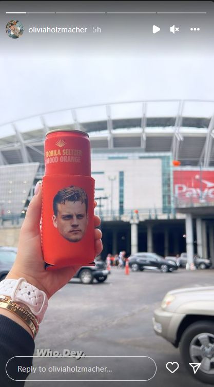 Joe Burrow's Girlfriend Olivia Holzmacher Goes Viral At Steelers Game 1