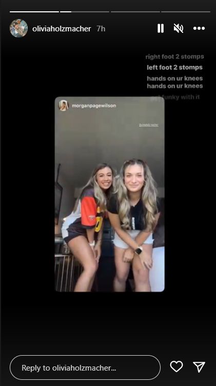 Joe Burrow’s GF Olivia Holzmacher’s Jets Game Photos Go Viral 2