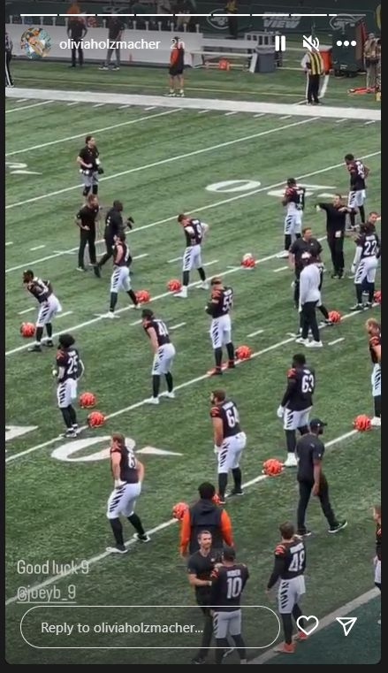Joe Burrow’s GF Olivia Holzmacher’s Jets Game Photos Go Viral 4