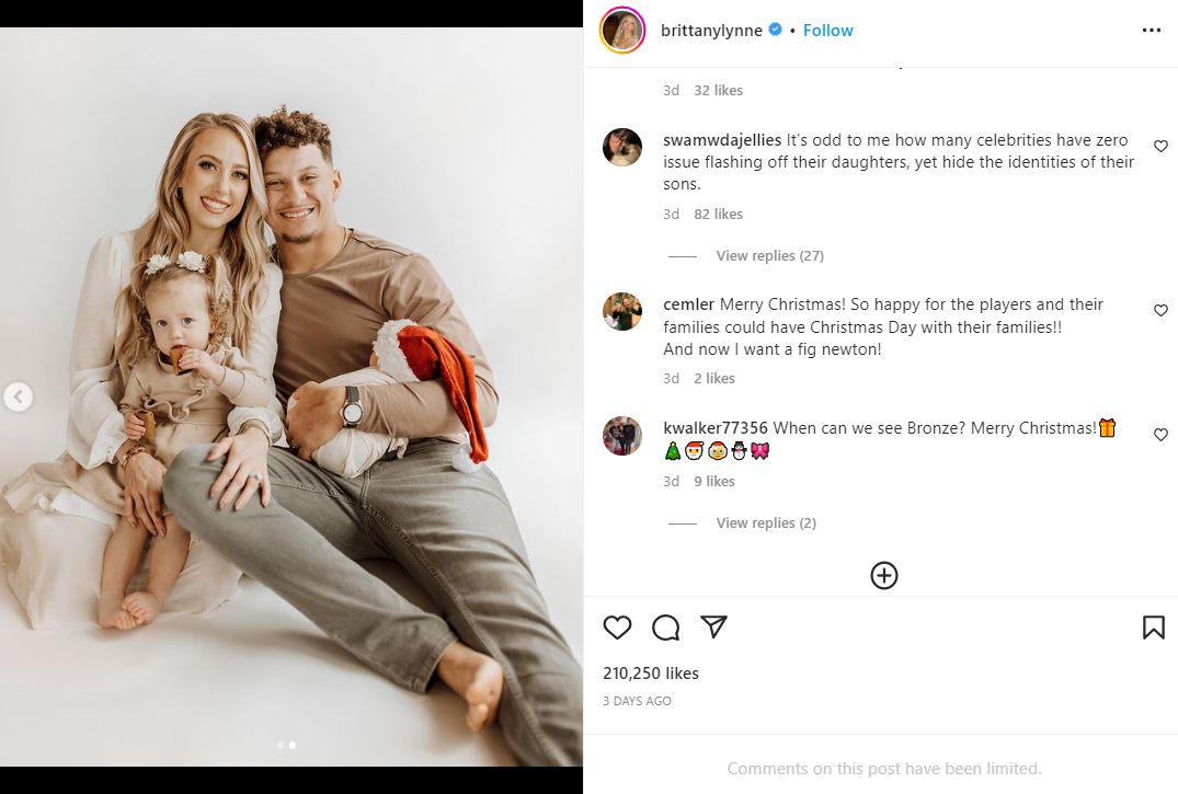 NFL Fans Spot Something Odd About Brittany Mahomes’ Family Photo 1