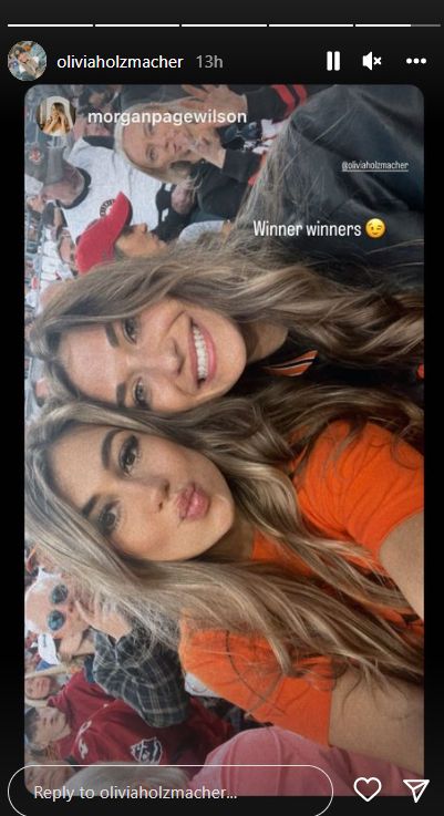 Joe Burrow’s Girlfriend Olivia Holzmacher’s Bucs Photos Go Viral 4
