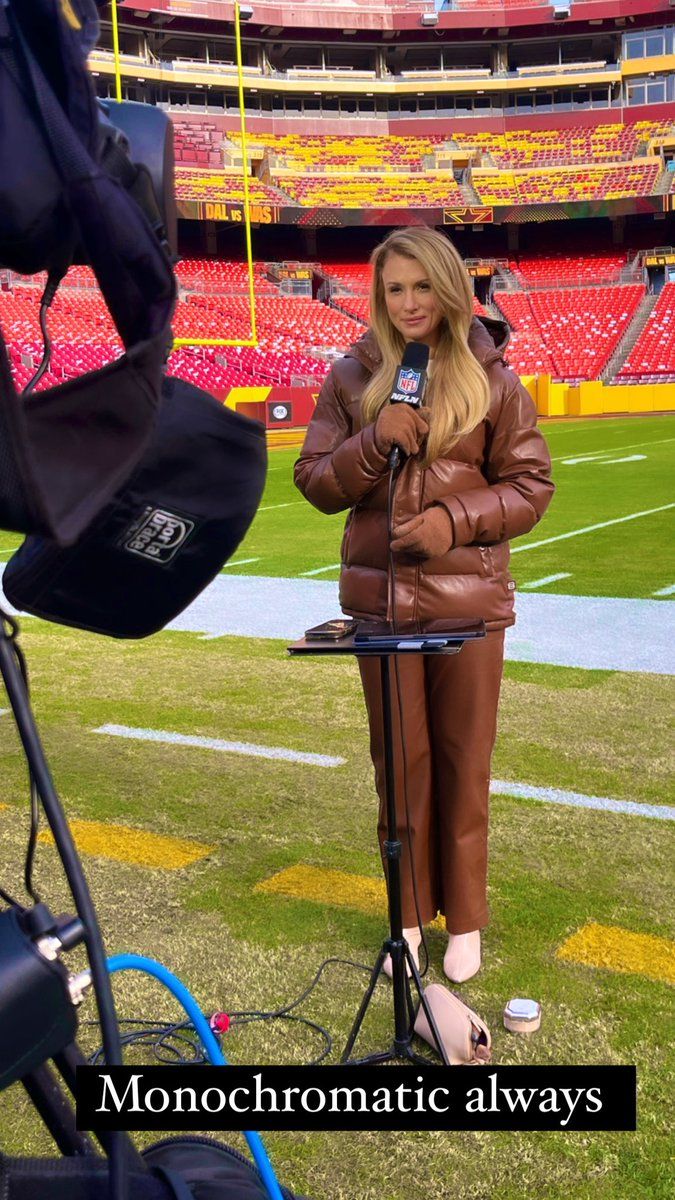 NFL Reporter Jane Slater’s Cowboys Game Outfit Causes A Stir (Photos) 1