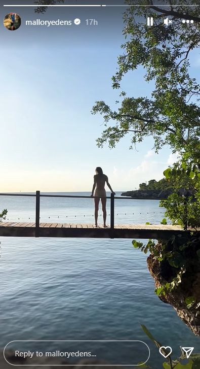Aaron Rodgers’ GF Mallory Edens Shares July 4 Bathing Suit Photos 2