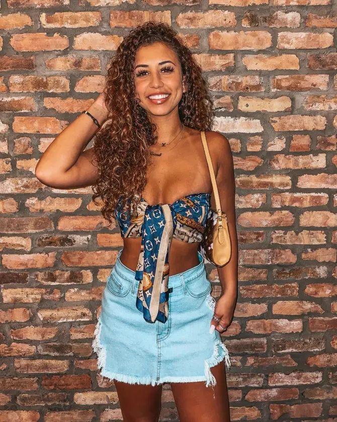 Justin Fields’ Girlfriend Makes Appearance At Bears’ Preseason Game (Photos) 3