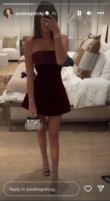 Paulina Gretzky’s Christmas Outfit Causes A Stir (Photos) 1