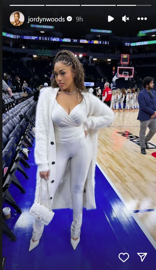 Jordyn Woods’ Eye-Popping Outfit Distracts Timberwolves Players (Photos) 1