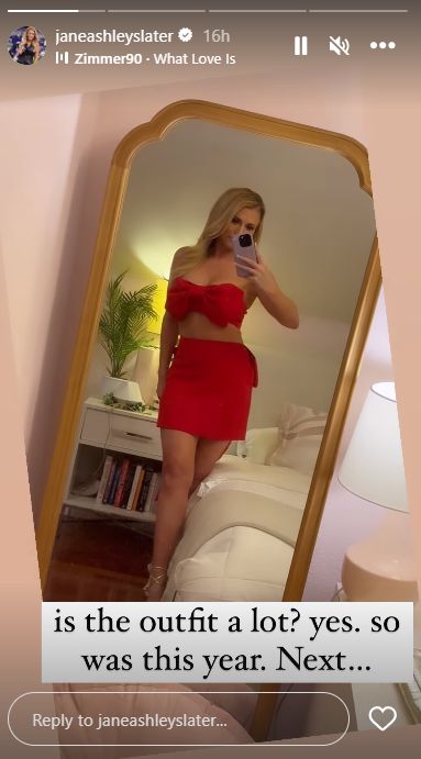 NFL Fans React To Jane Slater’s Racy New Year’s Eve Outfit 3