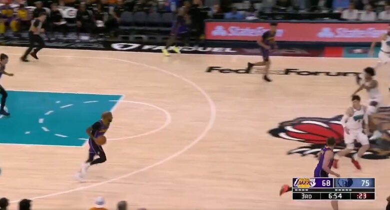 JJ Redick Decided To Bench D’Angelo Russell Over 1 Specific Play