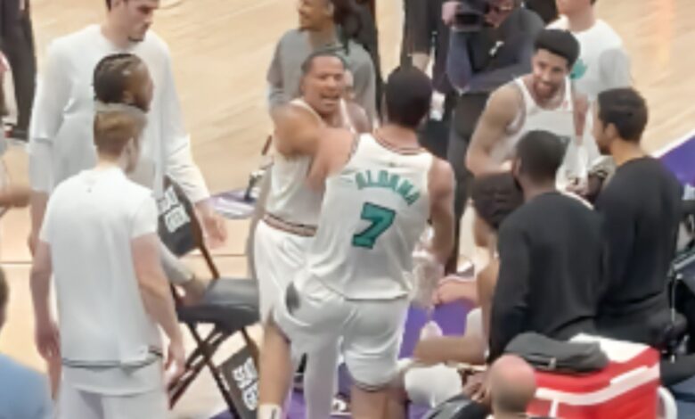 Grizzlies Stars Fight On Bench During Jazz Game