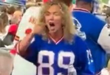 Giants Fan's Inappropriate Gesture Goes Viral