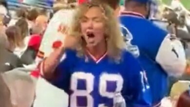 Giants Fan's Inappropriate Gesture Goes Viral